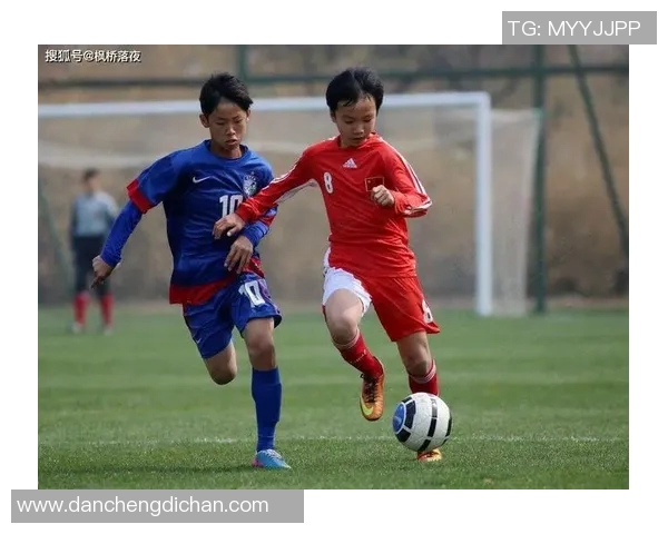 哈维西蒙斯的崛起之路:从青训小将到足球场上的闪耀明星 哈维西蒙斯的崛起之路:从青训小将到足球场上的闪耀明星